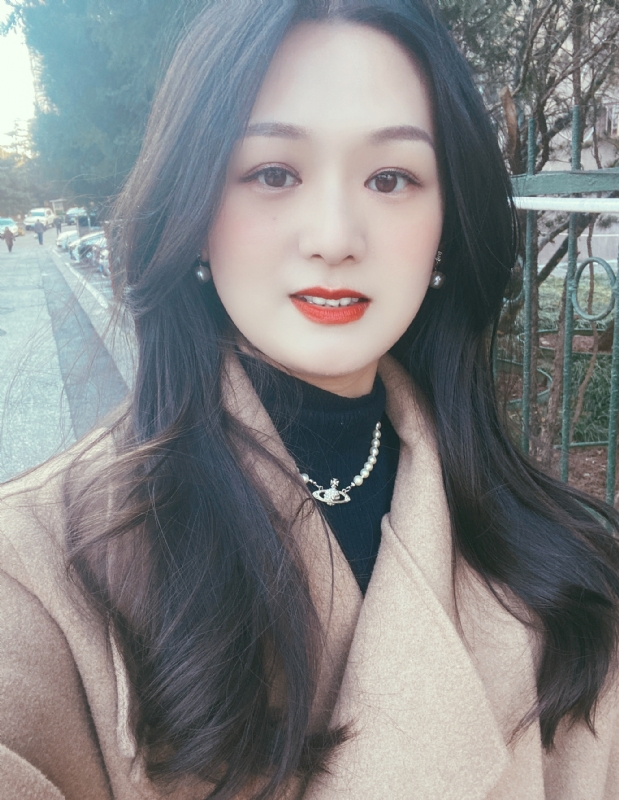 盧盈穎的第一张照片--青岛相亲服务中心