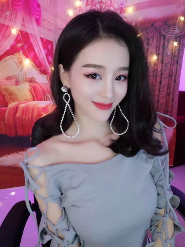 Cici的第三张照片--青岛相亲服务中心