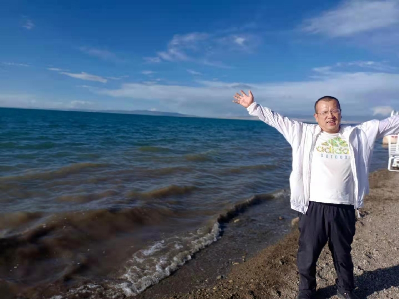 蜜蜂的第一张照片--青岛相亲服务中心