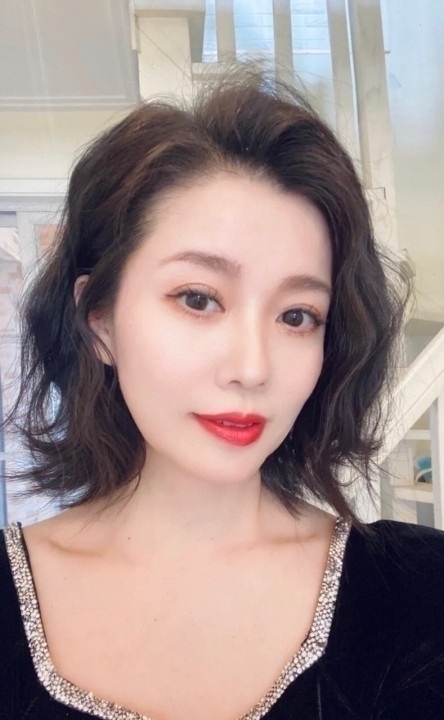 束負的第一张照片--青岛相亲服务中心