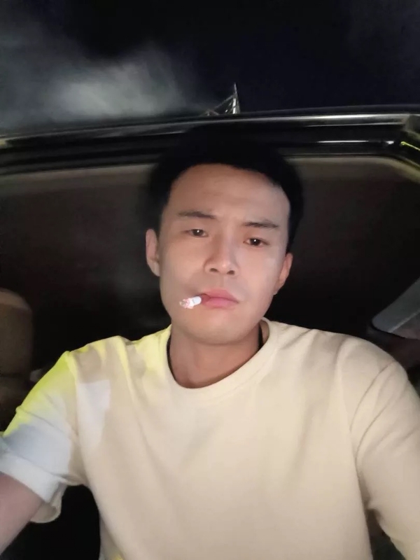 爱睡觉的土拨鼠的第一张照片--青岛相亲服务中心