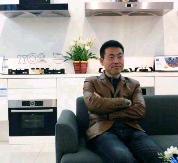 奋斗的执着的第一张照片--青岛相亲服务中心