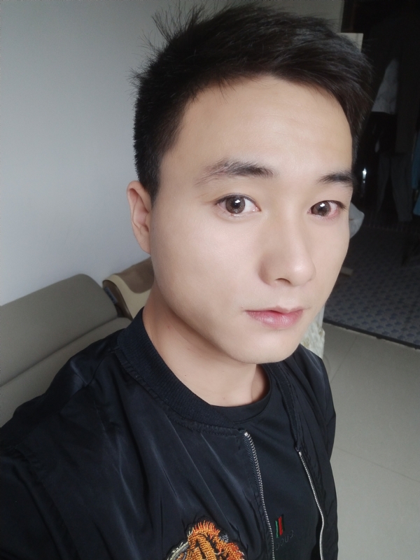 何凡的第三张照片--青岛相亲服务中心