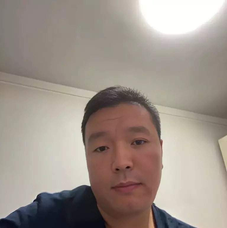 穿唐装的松鼠的第一张照片--青岛相亲服务中心