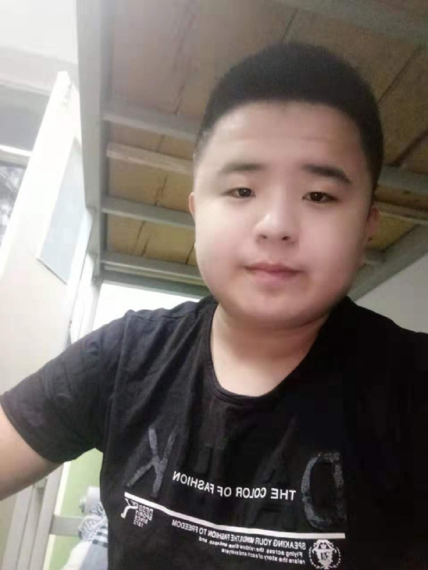 打小就爱淘气的第一张照片--青岛相亲服务中心