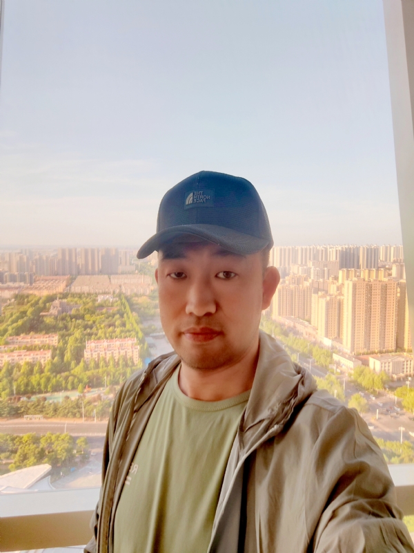 勇攀高峰的第一张照片--青岛相亲服务中心