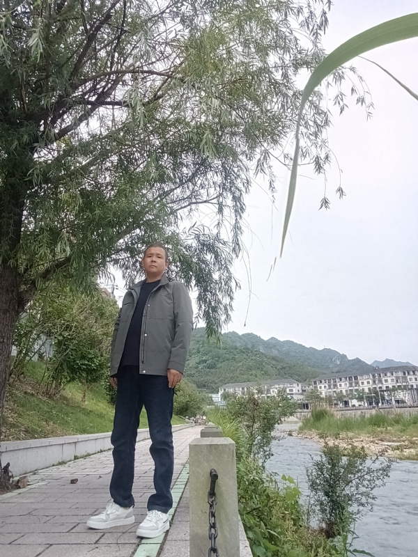 飞雪飘零的第一张照片--青岛相亲服务中心