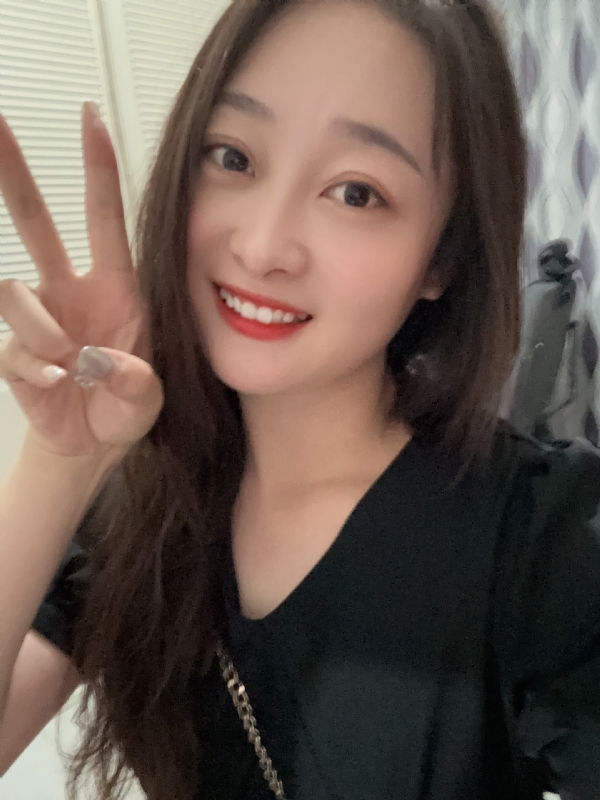 草莓的第一张照片--青岛相亲服务中心