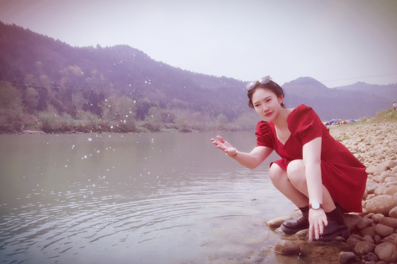 守候阳光的第一张照片--青岛相亲服务中心