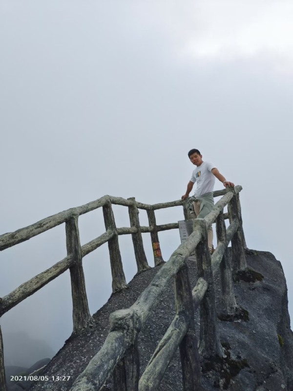 灰色轨迹的第一张照片--青岛相亲服务中心