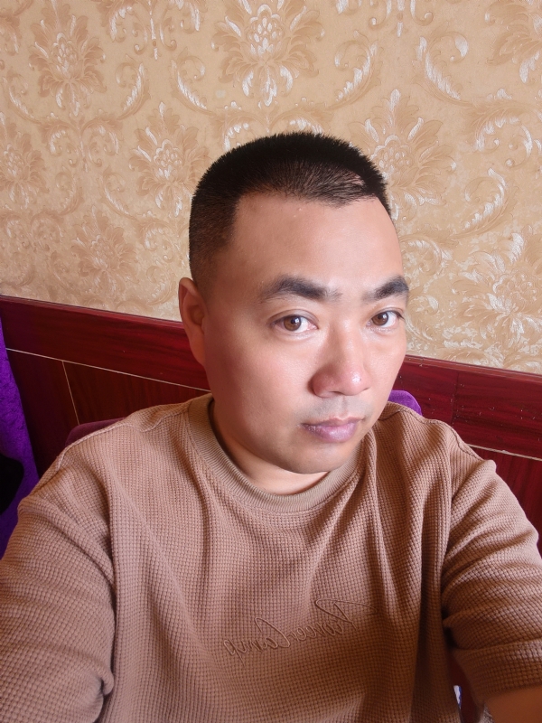 擦亮眼睛向前看的第一张照片--青岛相亲服务中心