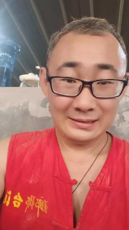 黑黑一笑的第二张照片--青岛相亲服务中心