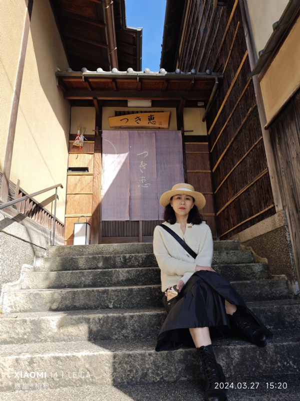 踱着方步的猫小姐的第一张照片--青岛相亲服务中心