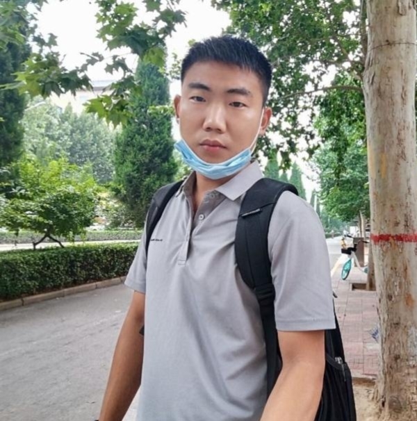 90年男征婚的第一张照片--青岛相亲服务中心