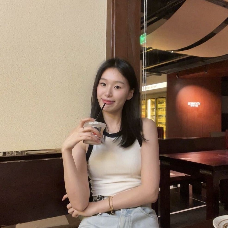 羽毛的第一张照片--青岛相亲服务中心