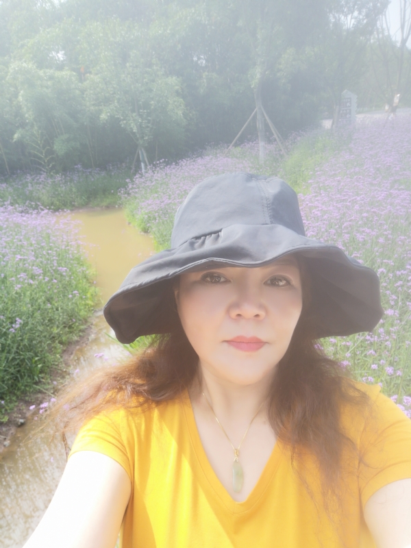 宛霞的第三张照片--青岛相亲服务中心