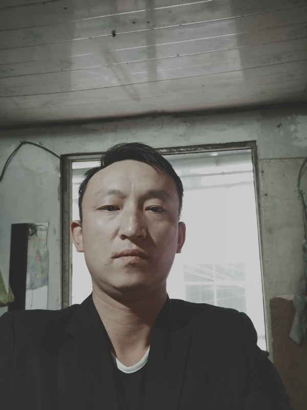 放弃爱你的第一张照片--青岛相亲服务中心