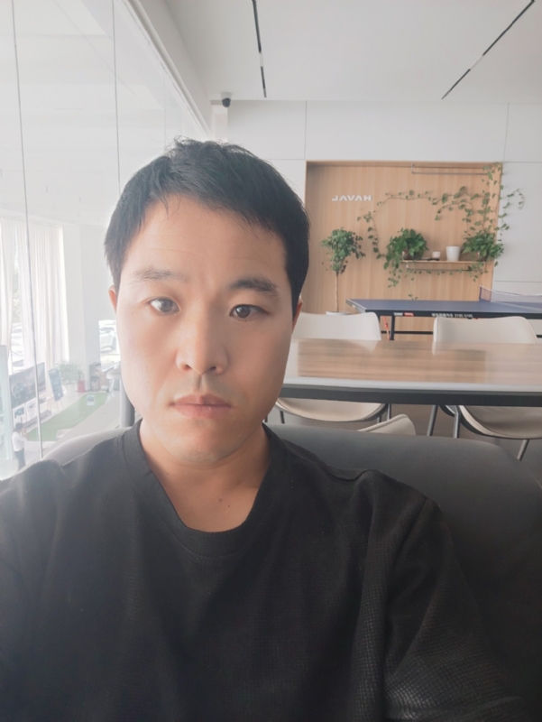 吊挂看风景的第一张照片--青岛相亲服务中心