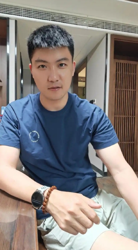 大鹏展翅的第一张照片--青岛相亲服务中心