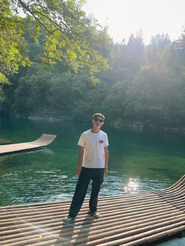 林言的第三张照片--青岛相亲服务中心