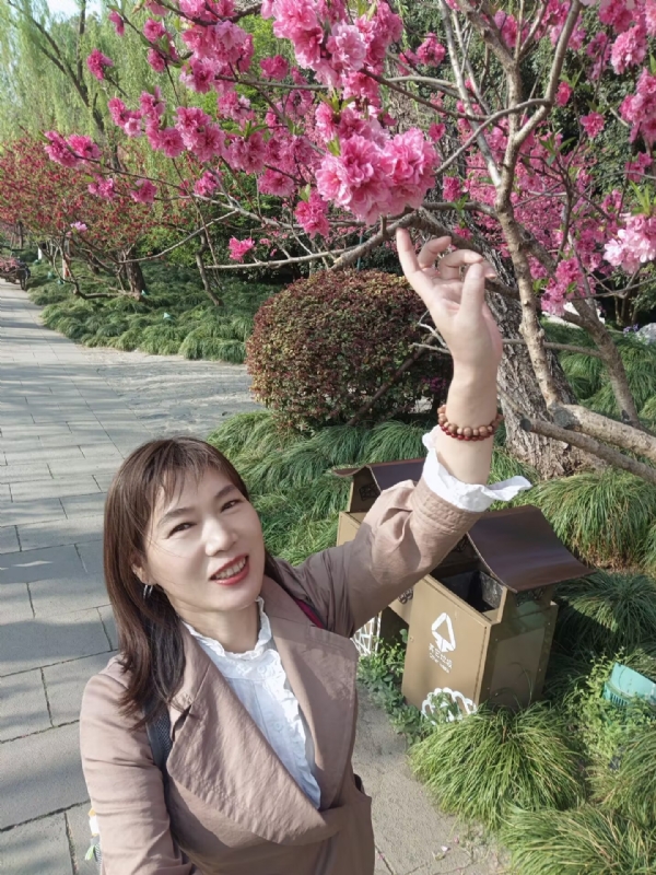 丽娜的第四张照片--青岛相亲服务中心