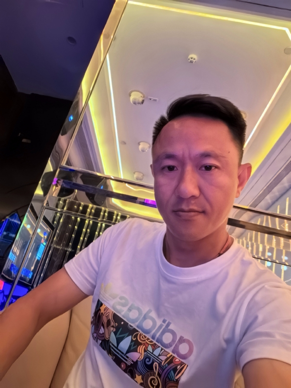 辞岸的第一张照片--青岛相亲服务中心