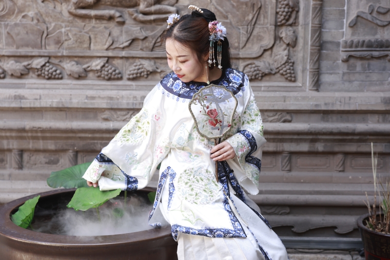 认真的雪的第一张照片--青岛相亲服务中心